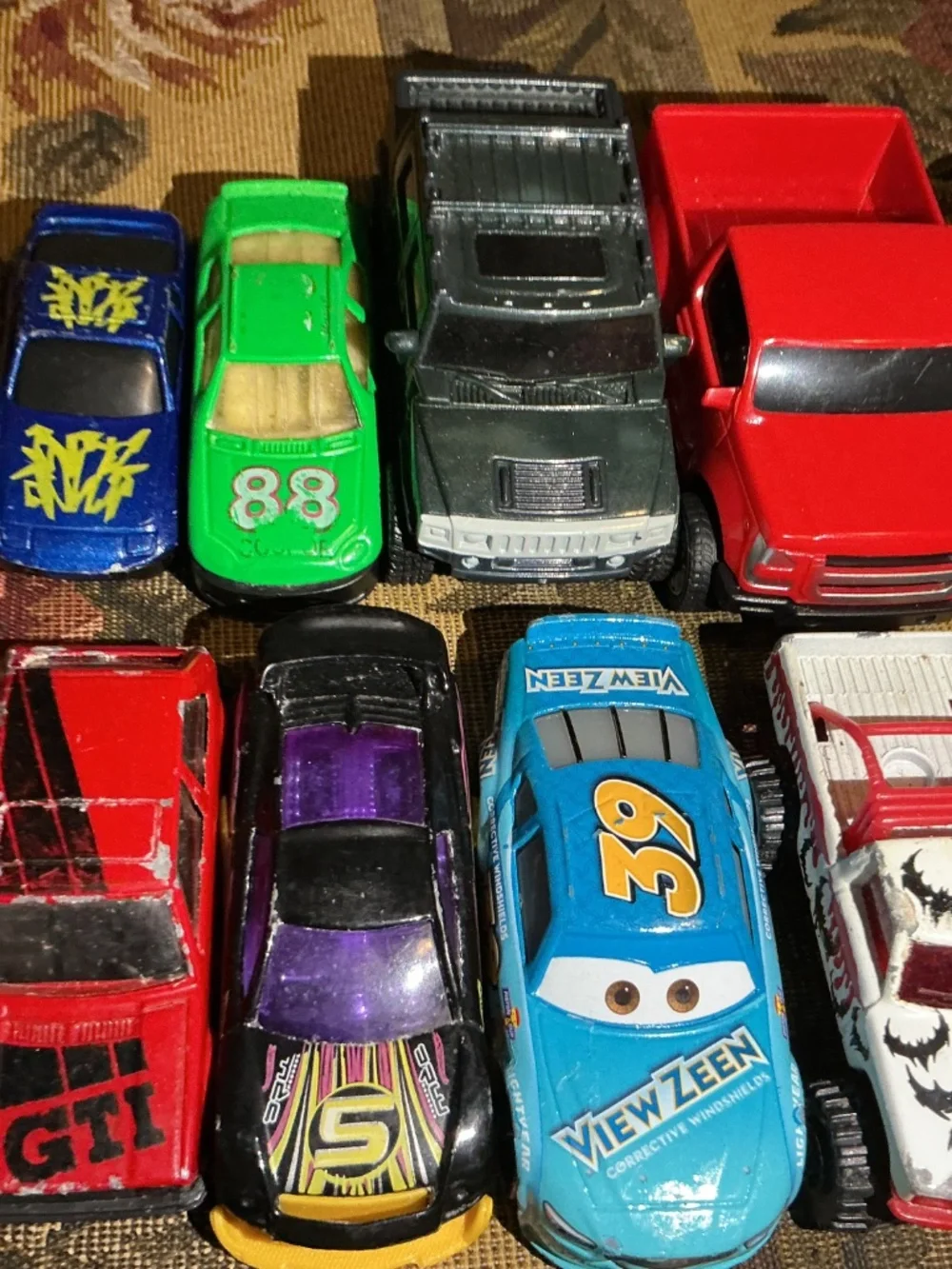 23 Hot wheels Matchbox Maisto mattel and More Toy cars